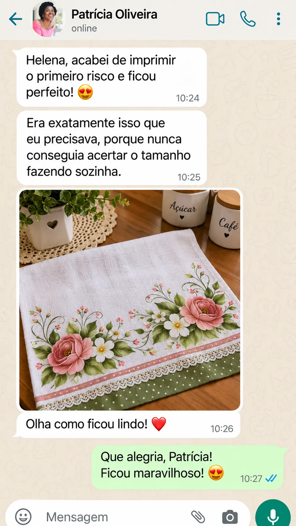 Print de aluna comemorando encomendas de panos de prato pintados